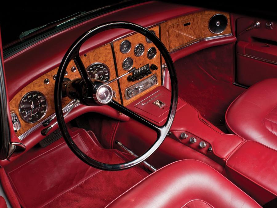 Панель приборов Facel Vega FV3B 1957 года  (фото 3 из 11)